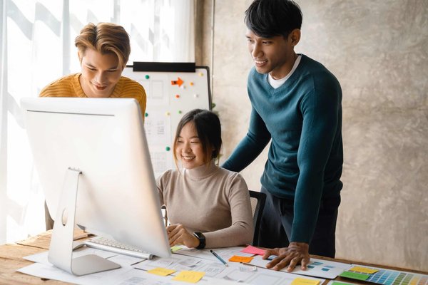 Quels sont les critères à prendre en compte pour choisir une agence en ligne