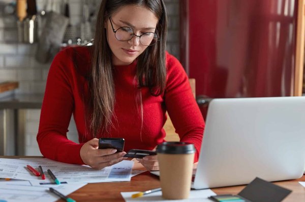 Banque d'images créées par l'intelligence artificielle : pourquoi opter pour une génération en masse des mages ?